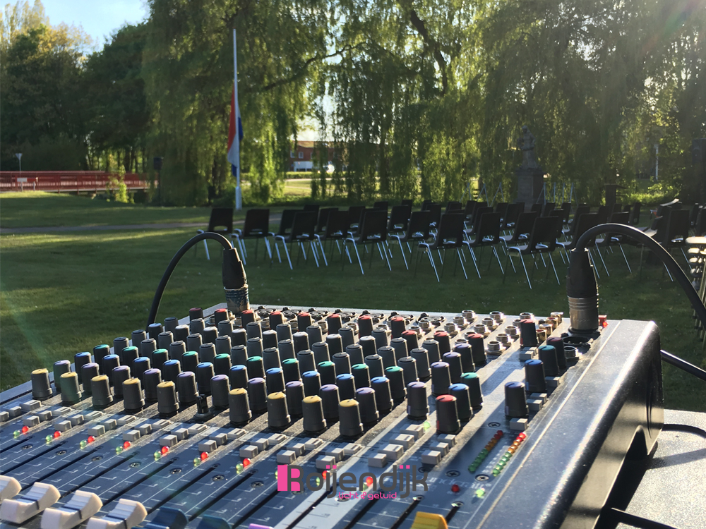 dodenherdenking, Roijendijk, Licht, Geluid, Special FX, Laser, Roijendijk Licht en Geluid, Mill, Gemeente Mill, Wanroij, Sint Hubert, Langenboom, Cuijk, Boxmeer, Oeffelt, Beers, Cantina La Bamba, Riche, Lagerhuis Mill, Dn Bens, Cafe Zaal Royal, Myllesweerd, Theater Markant Uden, Fabulous 90's, Dj, Bruiloft, Drive in show, verhuur, verhuur licht geluid, laser, co2, confetti, feest, sfeer, party