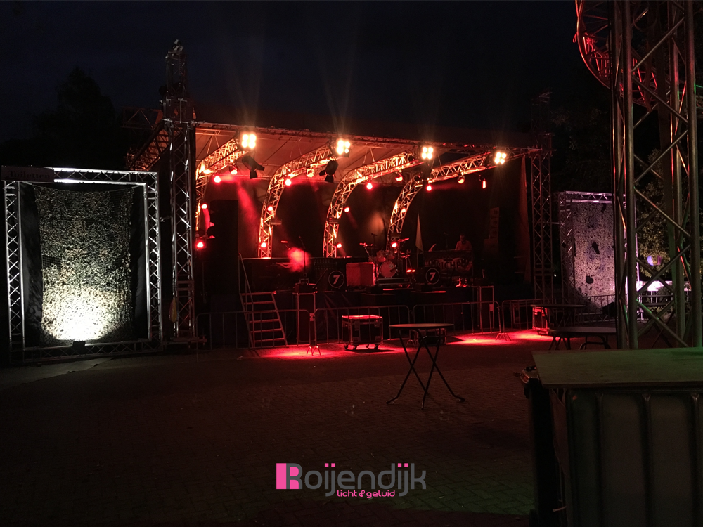 Tuin feestje festival, Boxmeer, Riche, Cantina La Bamba, Roijendijk Licht En Geluid, RLG, R-lg, licht, geluid, special fx, lasers, live muziek