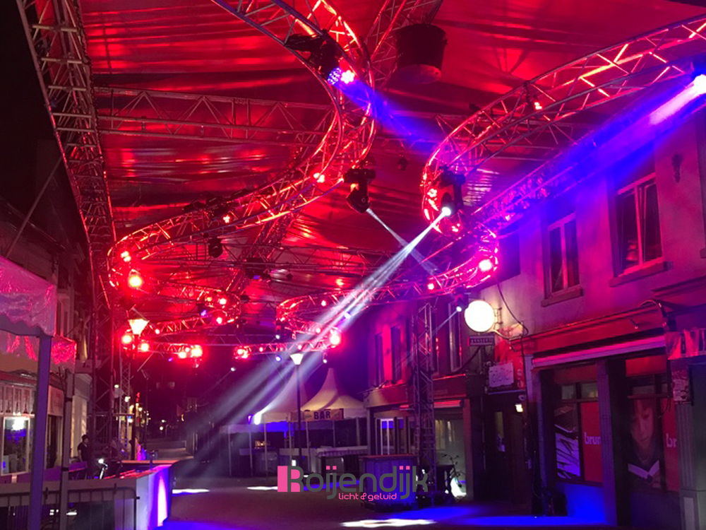 Kermis Boxmeer 2017 | Cantina La Bamba | Roijendijk Licht en geluid verzorgde hier de Audio | Special FX | Dj Apparatuur | Sfeer en show verlichting | Geluid en Licht technici