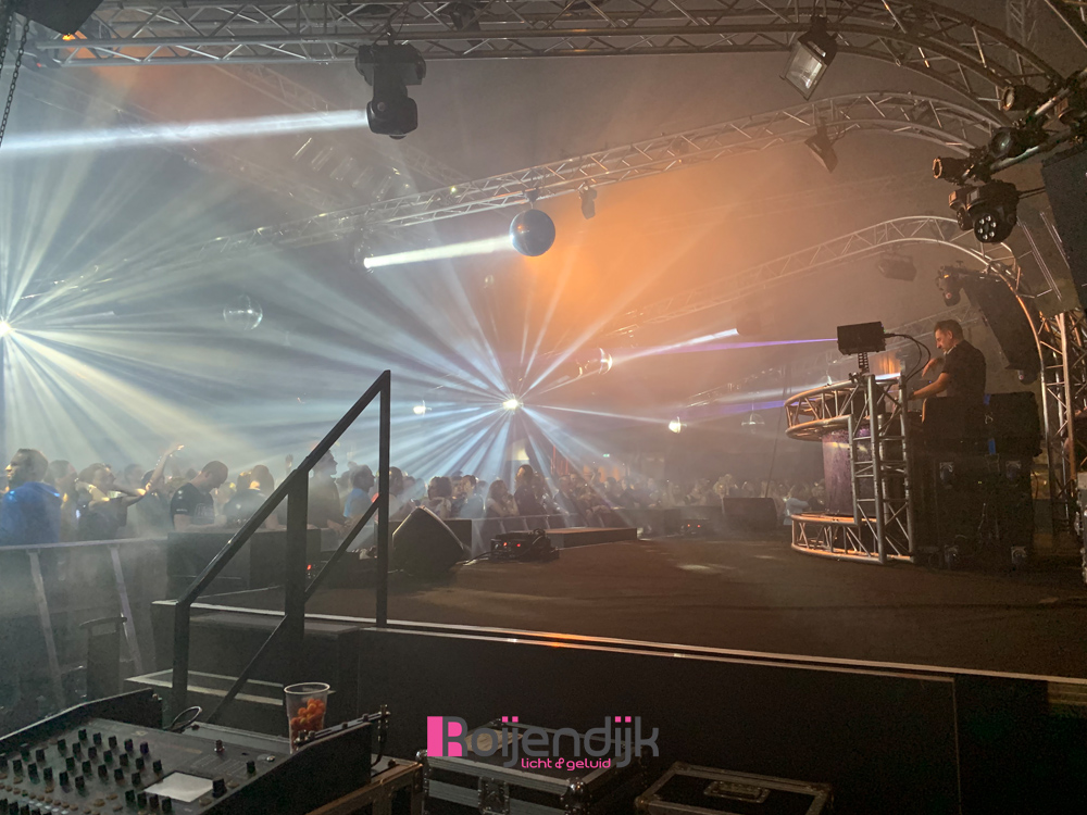 Pump Up The 90's | Bonte Wever Assen | Roijendijk Licht En Geluid | RLG | R-LG [Martin Rush MH3. Martin Mac 101. Martin Atomic 3000. CLF Beam 6. Showtec Spectral M800.