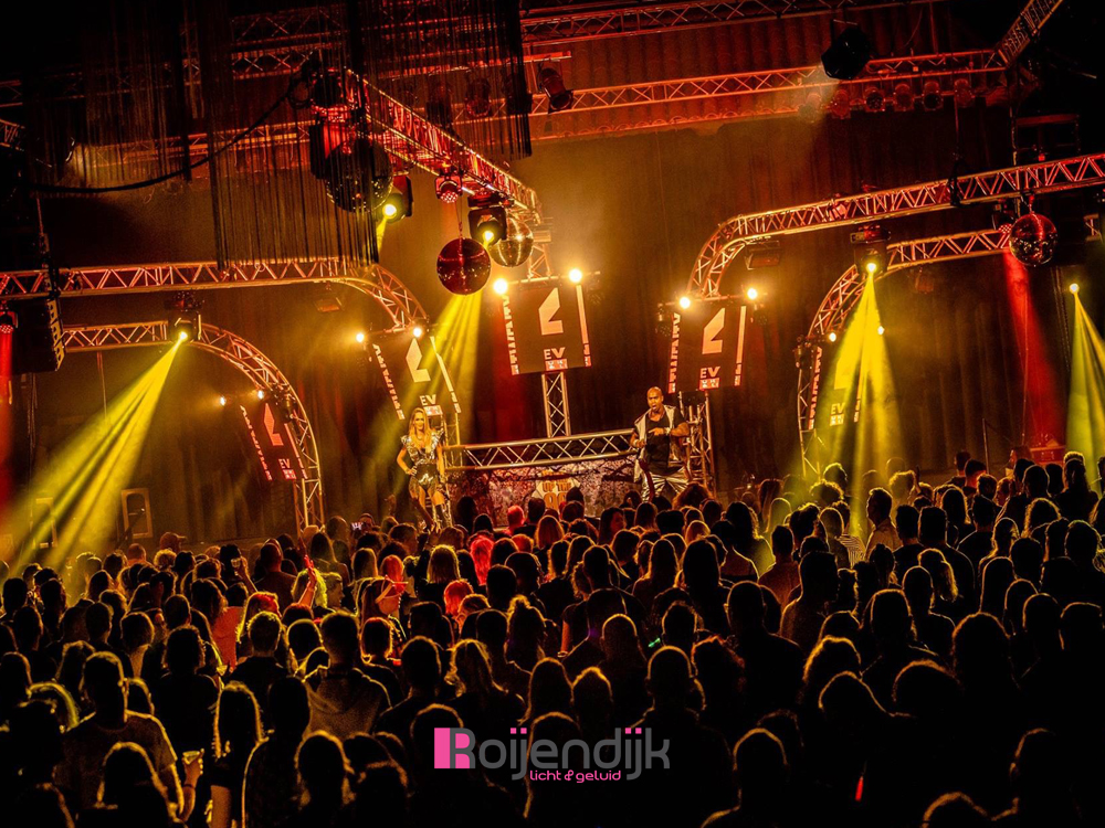 Pump Up The 90's | Bonte Wever Assen | Roijendijk Licht En Geluid | RLG | R-LG [Martin Rush MH3. Martin Mac 101. Martin Atomic 3000. CLF Beam 6. Showtec Spectral M800.